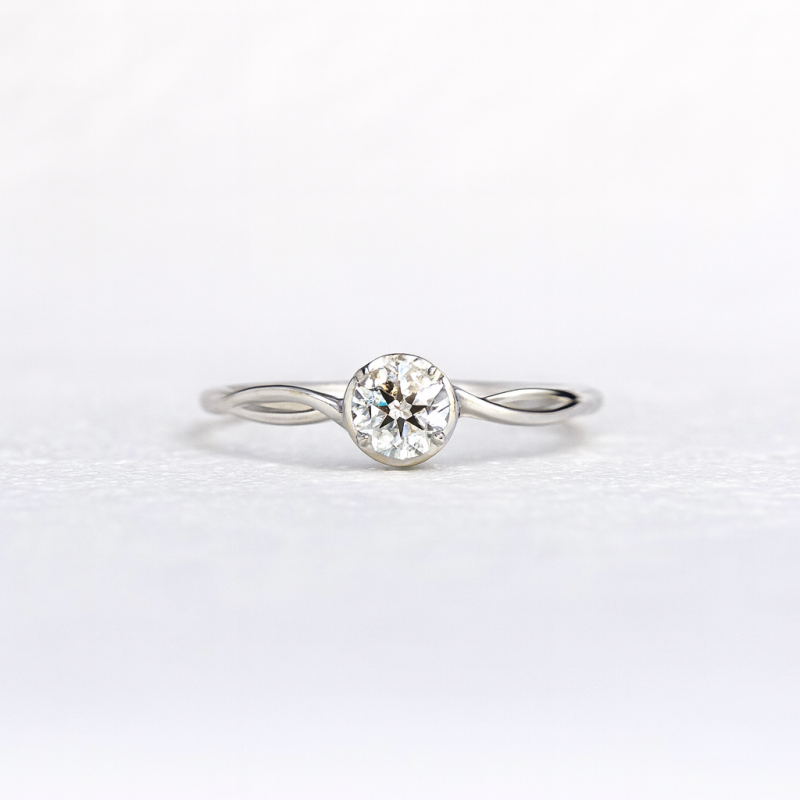 Radiant Knot W Ring