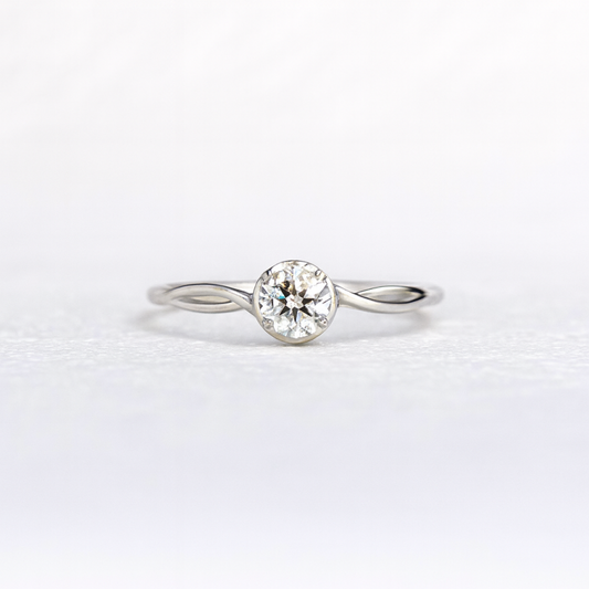 Radiant Knot W Ring
