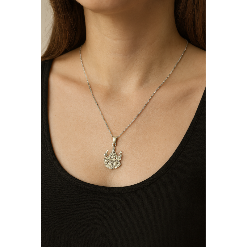 Veena Vibes Pendant